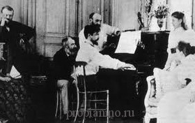 Claude Debussy играет на фортепиано