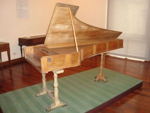 Фортепиано построенное Кристофори (1722)